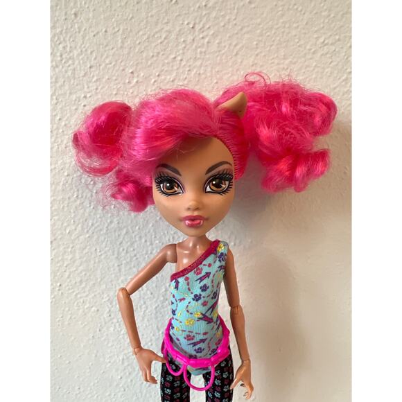 Monster High Doll Howleen Wolf Hip Hop Dance Class Pink Hair No Shoes - Picture 2 of 5